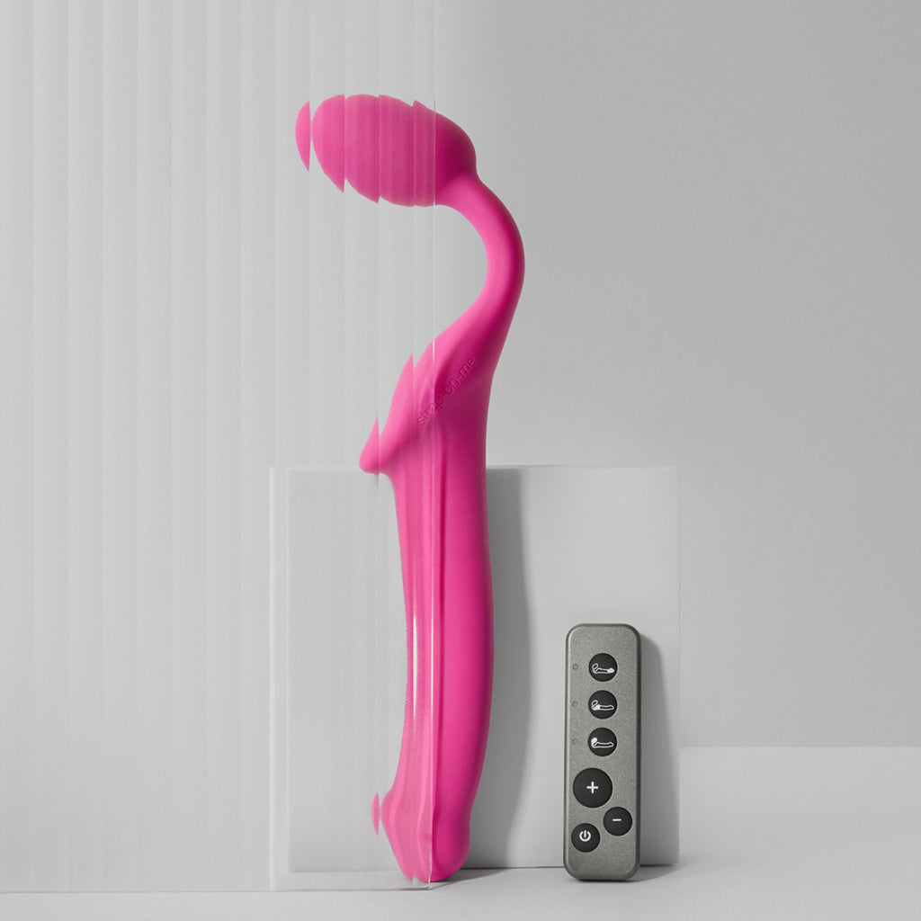 Strap On Me - Vibrating Bendable Strap-On - M - Fuchsia